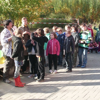 einweihung_4 Montessori-Schulzentrum Leipzig - Neuigkeiten Grundschule 2012 - Nun können die Kinder im Hof türmen!