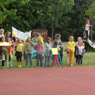 flurpokal2015_15 Montessori-Schulzentrum Leipzig - Neuigkeiten Grundschule - Hier - regiert - der r o t e Flur!