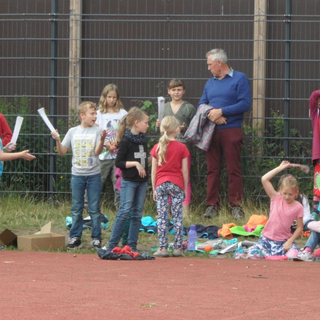 flurpokal2015_18 Montessori-Schulzentrum Leipzig - Neuigkeiten Grundschule - Hier - regiert - der r o t e Flur!