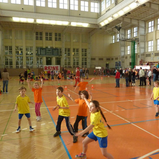 handballnikolaus_6 Montessori-Schulzentrum Leipzig - Neuigkeiten Grundschule 2013 - Moskitos vor ...noch ein Toooooor!