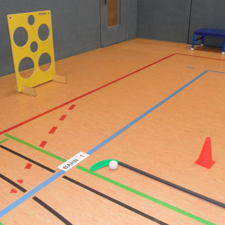 minigolf_1 Montessori-Schulzentrum Leipzig - Neuigkeiten Grundschule 2014 - Minigolf in der Schule