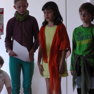 pfingstandacht2014_1 Montessori-Schulzentrum Leipzig - Neuigkeiten Grundschule 2014 - Pfingsten bringt Farbe