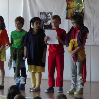 pfingstandacht2014_2 Montessori-Schulzentrum Leipzig - Neuigkeiten Grundschule 2014 - Pfingsten bringt Farbe