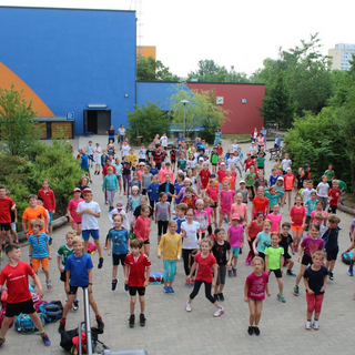sporfest2018_06 Montessori-Schulzentrum Leipzig - Neuigkeiten Grundschule - Und rein in die roten Dosen!