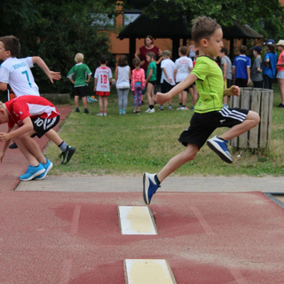 sporfest2018_11 Montessori-Schulzentrum Leipzig - Neuigkeiten Grundschule - Und rein in die roten Dosen!