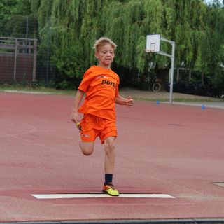 sporfest2018_13 Montessori-Schulzentrum Leipzig - Neuigkeiten Grundschule - Und rein in die roten Dosen!