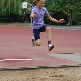 sporfest2018_14 Montessori-Schulzentrum Leipzig - Neuigkeiten Grundschule - Und rein in die roten Dosen!