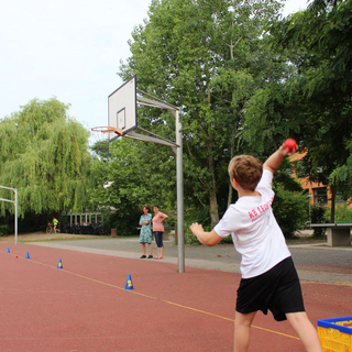 sporfest2018_15 Montessori-Schulzentrum Leipzig - Neuigkeiten Grundschule - Und rein in die roten Dosen!