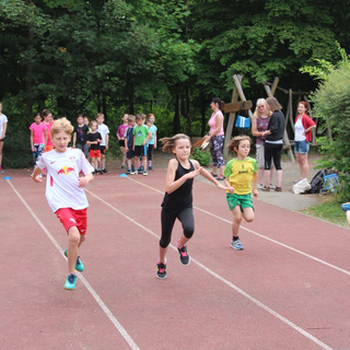 sporfest2018_20 Montessori-Schulzentrum Leipzig - Neuigkeiten Grundschule - Und rein in die roten Dosen!