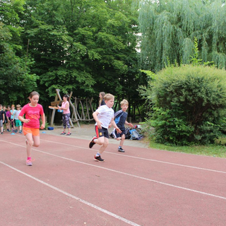 sporfest2018_21 Montessori-Schulzentrum Leipzig - Neuigkeiten Grundschule - Und rein in die roten Dosen!