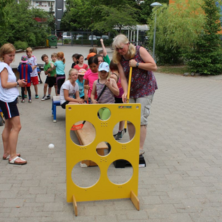 sporfest2018_30 Montessori-Schulzentrum Leipzig - Neuigkeiten Grundschule - Und rein in die roten Dosen!