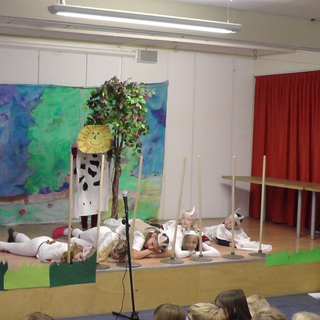 theaterthelma2014_01 Montessori-Schulzentrum Leipzig - Neuigkeiten Grundschule 2014 - Thelma - die weiße Kuh
