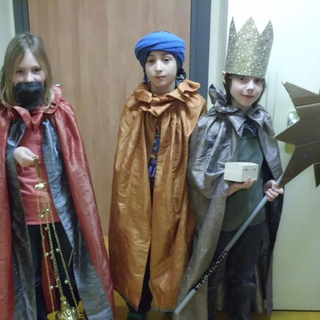 dreik-nige8 Montessori-Schulzentrum Leipzig - Neuigkeiten Grundschule 2013 - 20*C+M+B+13