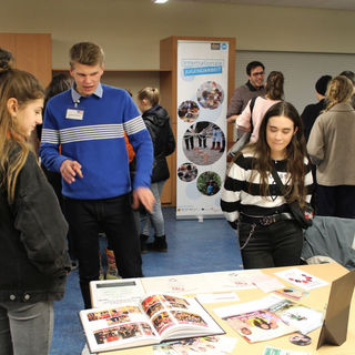 auslandsabend2019_10 Montessori-Schulzentrum Leipzig - Neuigkeiten - Brücken bauen in fremde Länder