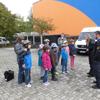fahrrad2015 Montessori-Schulzentrum Leipzig - Neuigkeiten Grundschule - Kinder + Fahrräder + Polizisten = Fahrradausbildung