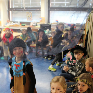 fasching2019_11 Montessori-Schulzentrum Leipzig - Neuigkeiten Grundschule - Hände hoch -