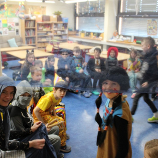 fasching2019_12 Montessori-Schulzentrum Leipzig - Neuigkeiten Grundschule - Hände hoch -