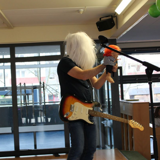 fasching2019_21 Montessori-Schulzentrum Leipzig - Neuigkeiten Grundschule - Hände hoch -