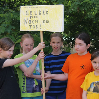 flurpokal2014_03 Montessori-Schulzentrum Leipzig - Neuigkeiten Grundschule 2014 - WM? Nein. Flurpokal? Ja!!