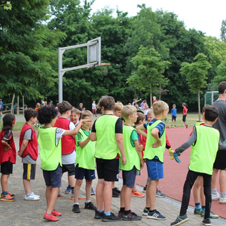 flurpokal2018_06 Montessori-Schulzentrum Leipzig - Neuigkeiten Grundschule - Der gelbe Flur gewinnt im Schlaf den Flurpokal