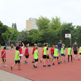 flurpokal2018_07 Montessori-Schulzentrum Leipzig - Neuigkeiten Grundschule - Der gelbe Flur gewinnt im Schlaf den Flurpokal