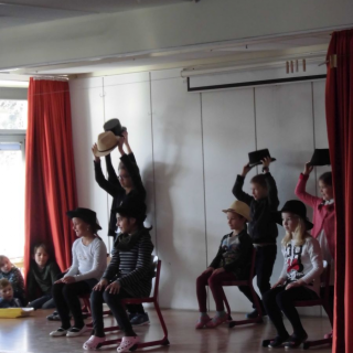 mk_reg2017_03 Montessori-Schulzentrum Leipzig - Neuigkeiten Grundschule - Frühling lässt sein orangegrünblaues Band wieder flattern durch die Treppenhäuser