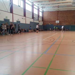 stimmungturnhalle Montessori-Schulzentrum Leipzig - Neuigkeiten - „The legends“ schieben eine ruhige Kugel beim Sommerturnier