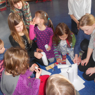 genderdel_19-2-mdchen---psst-nur-einer-redet Montessori-Schulzentrum Leipzig - Neuigkeiten Grundschule - „Hü oder Hott: Jungs sind anders… Mädchen auch.“