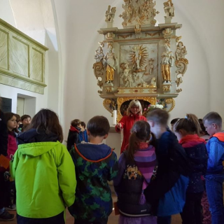 kircheschnau_01 Montessori-Schulzentrum Leipzig - Neuigkeiten Grundschule - Unterricht in der Kirche