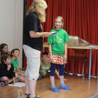 knguruaus-2018_02 Montessori-Schulzentrum Leipzig - Neuigkeiten Grundschule - Eine Menge Kängurus auf der Bühne