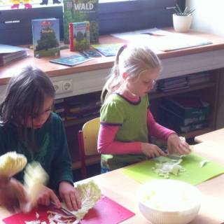 ktzchenkochen_04 Montessori-Schulzentrum Leipzig - Neuigkeiten Grundschule - Kätzchen kochen?