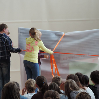 leitbildtafel-enthllung-2 Montessori-Schulzentrum Leipzig - Neuigkeiten - Neues Leitbild - starke Schule - Starkmacherschule