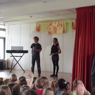 mps2012_2 Montessori-Schulzentrum Leipzig - Neuigkeiten Grundschule 2012 - Rock in der Aula