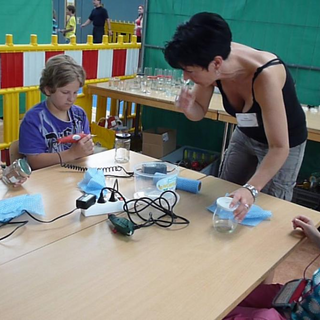 glasgravur_1 Montessori-Schulzentrum Leipzig - Neuigkeiten Grundschule 2014 - Kinder spielen Stadt