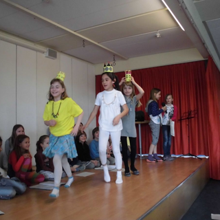 mk_del5 Montessori-Schulzentrum Leipzig - Neuigkeiten Grundschule 2012 - Morgenkreis hat Gold im Mund