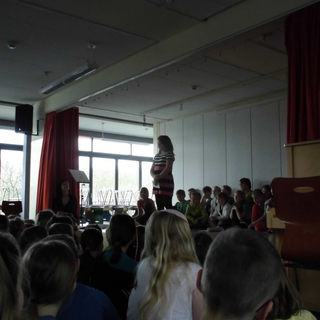 mk_k-5 Montessori-Schulzentrum Leipzig - Neuigkeiten Grundschule 2012 - Morgenkreis hat Gold im Mund