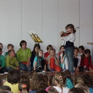 mk_k-8 Montessori-Schulzentrum Leipzig - Neuigkeiten Grundschule 2012 - Morgenkreis hat Gold im Mund