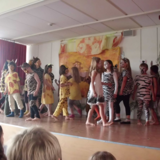 chormusical11 Montessori-Schulzentrum Leipzig - Neuigkeiten Grundschule 2012 - Eine Freundschaft in Afrika