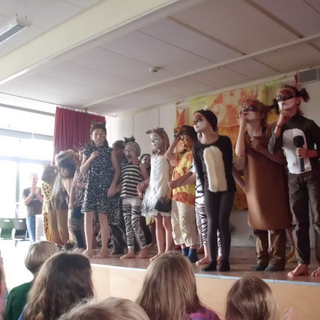 chormusicaltitel Montessori-Schulzentrum Leipzig - Neuigkeiten Grundschule 2012 - Eine Freundschaft in Afrika