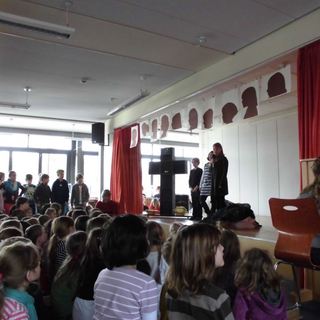 ostern1 Montessori-Schulzentrum Leipzig - Neuigkeiten Grundschule 2013 - Tulpen, Licht, Kerzen: Ostern!