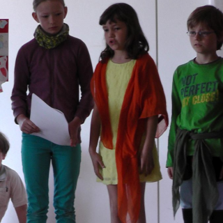 pfingstandacht2014_1 Montessori-Schulzentrum Leipzig - Neuigkeiten Grundschule 2014 - Pfingsten bringt Farbe