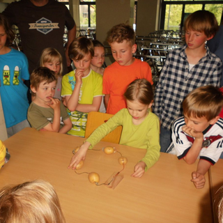 pinexp_1 Montessori-Schulzentrum Leipzig - Neuigkeiten Grundschule - Kuck mal, was da zischt!