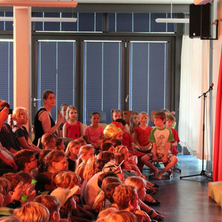 rotasia2017_13 Montessori-Schulzentrum Leipzig - Neuigkeiten Grundschule - Schau mal durch die rote Brille