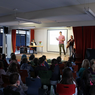 sandwichkind_03 Montessori-Schulzentrum Leipzig - Neuigkeiten Grundschule - Zur Buchmesse gibt es ein Sandwich - Kind