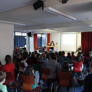 sandwichkind_05 Montessori-Schulzentrum Leipzig - Neuigkeiten Grundschule - Zur Buchmesse gibt es ein Sandwich - Kind