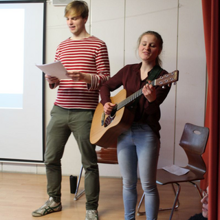 sandwichkind_07 Montessori-Schulzentrum Leipzig - Neuigkeiten Grundschule - Zur Buchmesse gibt es ein Sandwich - Kind