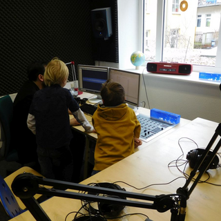 radioblauschm_03 Montessori-Schulzentrum Leipzig - Neuigkeiten Grundschule - Ohren auf!