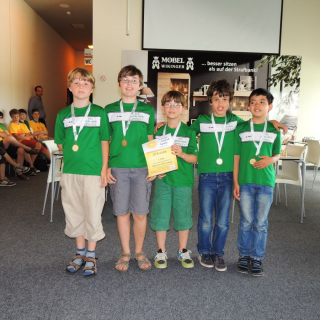 schachpokal_2 Montessori-Schulzentrum Leipzig - Neuigkeiten Grundschule 2013 - Pokale, 1. Plätze, Sachsenmeister und mehr!