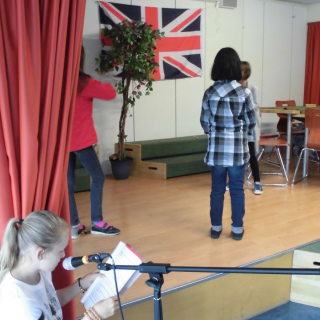 theaterschm_02 Montessori-Schulzentrum Leipzig - Neuigkeiten Grundschule - 5 Schwestern in London