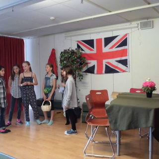 theaterschm_03 Montessori-Schulzentrum Leipzig - Neuigkeiten Grundschule - 5 Schwestern in London